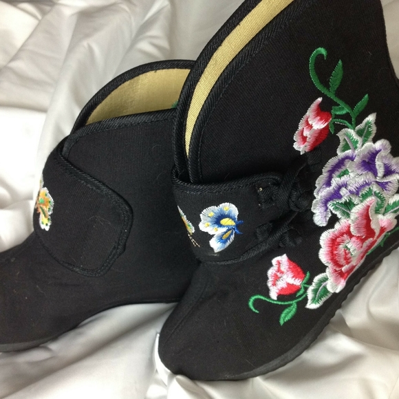 Colorful Embroidered Black Canvas Booties - Picture 5 of 8